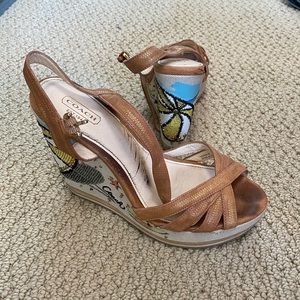 Coach wedge hells